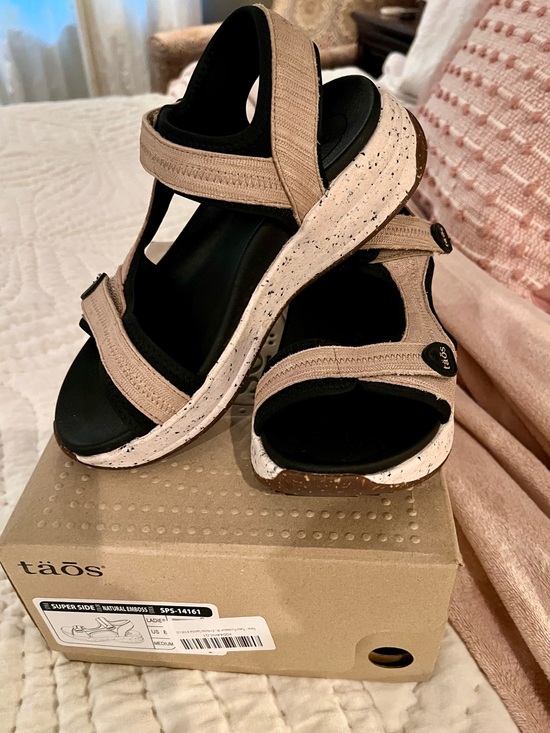 Taos Footwear Shoes - Taos Footwear Beige and Black Sport Sandals with Cushioned Sole